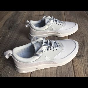 NWB NIKE AIR MAX THEA